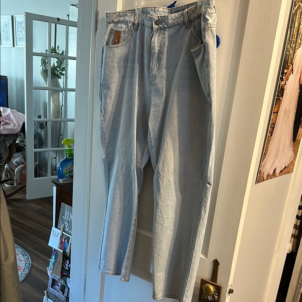NWOT Light Blue Women's Jeans